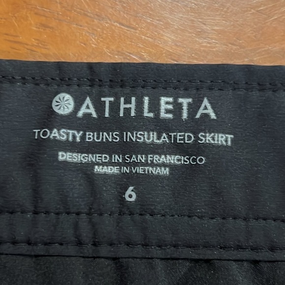 Athleta black quilted toasty buns insulated mini skirt size 6 - Picture 5 of 7